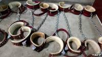 Grilletes en Guantánamo