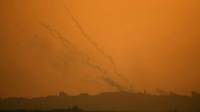 trazos de cohetería en el cielo de Gaza