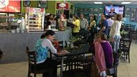 Espera en el restaurante venezolano El Arepazo 2, en Doral