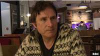 Neil McMahon lleva viviendo 38 años en Islandia. Es profesor, guía turístico y traductor