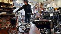 Hombre con bicicleta