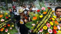 Đặt hoa tưởng niệm chiến sỹ Trường Sa 14/3/2013