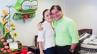 Roger Pinto con su hija Denise
