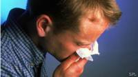 Hombre con gripe