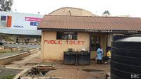 Baño público en Nairobi. Foto: Emmanuel Igunza