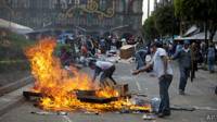 maestros hacen fogatas en zócalo