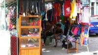 Puesto de venta de ropa en La Habana, octubre de 2013