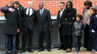La famille de Bruno Metsu sortant du stade des Flandres à Dunkerque après la cérémonie en son honneur