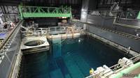 Piscina con barras nucleares en Fukushima