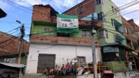 Entrada al barrio Pablo Escobar en Medellín, Colombia.