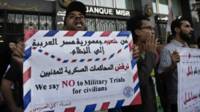 Des manifestants hostiles aux procès de masse en Egypte