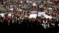 Protesto em Caracas na segunda-feira (AP)