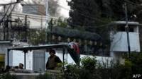 نگهبانی در مقابل کنسولگری ایران در پیشاور