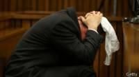 Pistorius vomitando