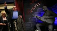 Bill Simpson desvela la estatua de Kurt Cobain
