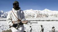 Soldados indios en glaciar de Sichaen