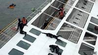 Rescatistas en el ferry