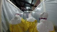 Personal de Médicos sin fronteras en Guinea