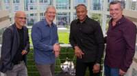 Jefes de Apple con jefes de Beats