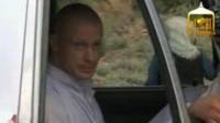 Bergdahl chegou ao ponto de encontro com as forças americanas em uma camionete, vestido com roupas tradicionais da região (BBC)