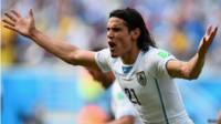El jugador uruguayo Cavani, en la camiseta blanca