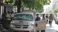 Birmania carro con los vidrios rotos