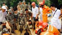 Equipos de rescate en Yunnan, China