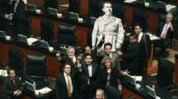 Con 78 votos a favor y 26 en contra la ley fue aprobada en la cámara alta del Congreso mexicano.