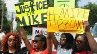 Manifestantes en Ferguson piden justicia