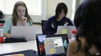 Adolescentes en escuela en California