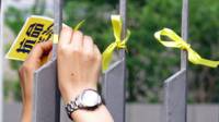 140925032524_cn_hongkong_class_boycott_ribbon_624x351_bbcchinese_nocredit.jpg