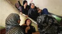 Женщины оплакивают гибель исламиста в результате удара Израиля