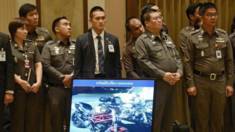 Cảnh sát Thái Lan với sơ đồ mạng lưới 'tội phạm' tại họp báo hôm 25/11/2014