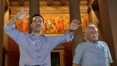 Thủ tướng Alexis Tsipras và ông Manolis Glezos