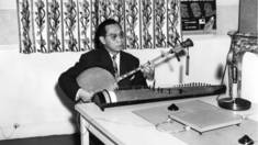 Giáo sư Trần Văn Khê giới thiệu với thế giới về âm nhạc cổ truyền Việt Nam qua làn sóng đài BBC