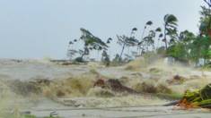 Bão gây ngập lụt tại vùng tây Bengal