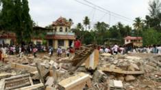 Hiện trường sau vụ nổ ở đền thờ Ấn Độ