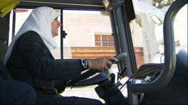 Najlaa Asia conduciendo un autobús en Palestina