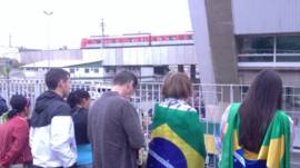 Brasileiros atacam argentinos (Foto: BBC)