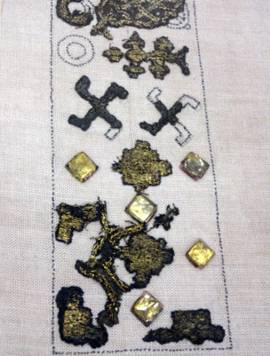 Вышивка свастиками и крестами