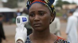 Mwanamke wa Mali anakaguliwa kama ana Ebola