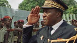 En Côte d&#39;Ivoire, 15 personnes ont été inculpées dans le dossier sur la mort du général Robert Guéi, douze ans et demi après la disparition de l&#39;ancien chef ... - 121001154914_robert_guei_304x171__nocredit
