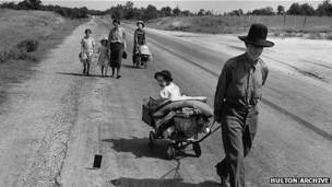 Agricultor con su mujer y sus hijos se desplazan en busca de trabajo