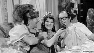 Glenda Jackson interpretando a Cleopatra