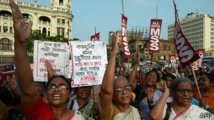 भारत, बदायूं में कथित बलात्कार के बाद दो किशोरियों की हत्या मामले के ख़िलाफ़ विरोध प्रदर्शन
