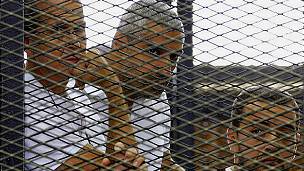 Oeter Greste, Mohammed Fahmy na Baher Mohamed walipokuwa kifungoni pamoja