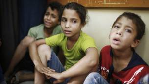 Crianças refugiadas em Gaza (Reuters)