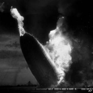 Hindenburg en llamas