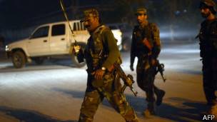 पेशावर हमले के बाद पाकिस्तानी पुलि्स