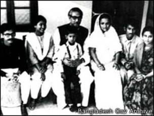 शेख मुजीबुर रहमान अपने परिवार के साथ